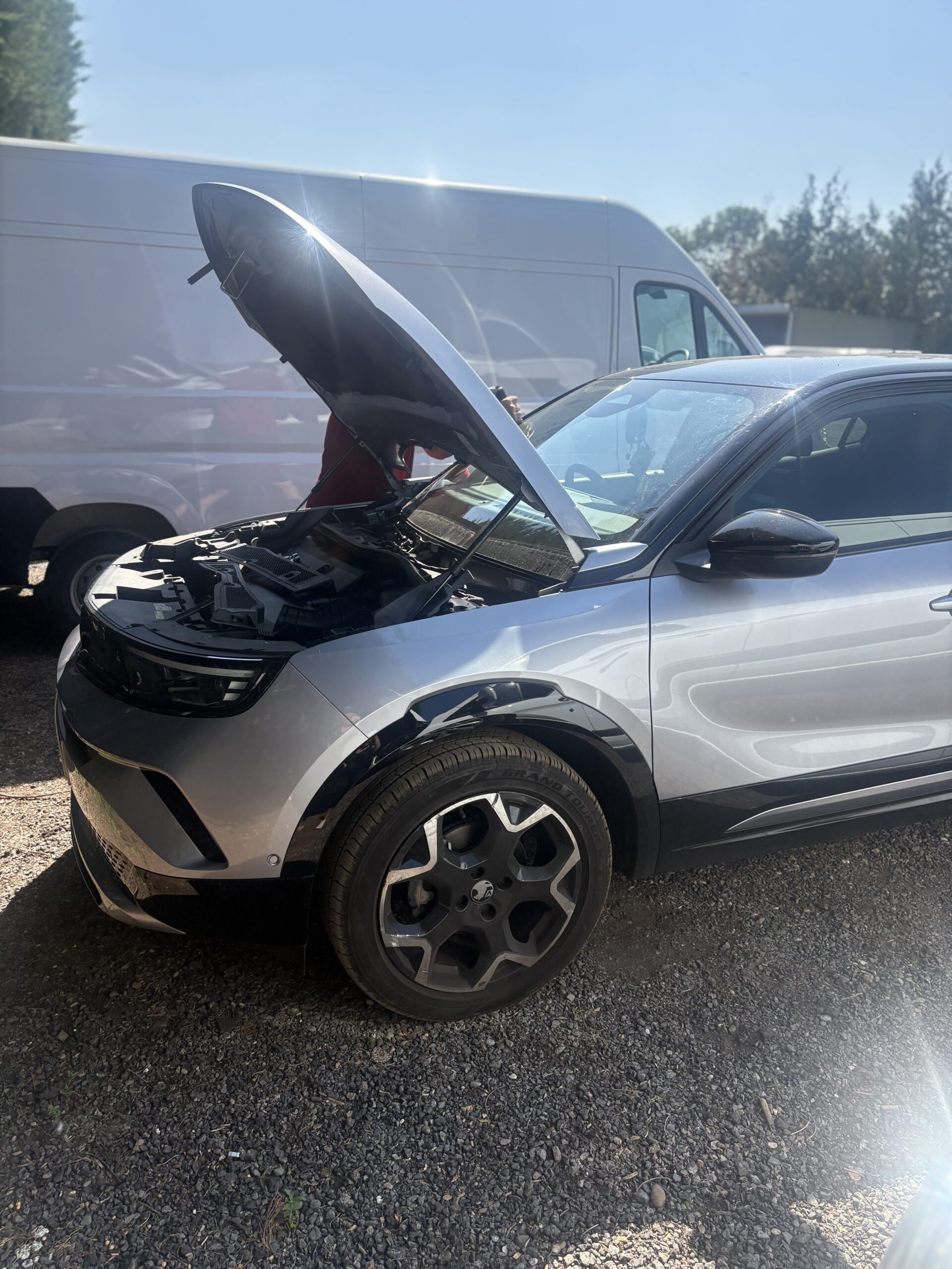 What Causes a Windscreen Chip to Spread?